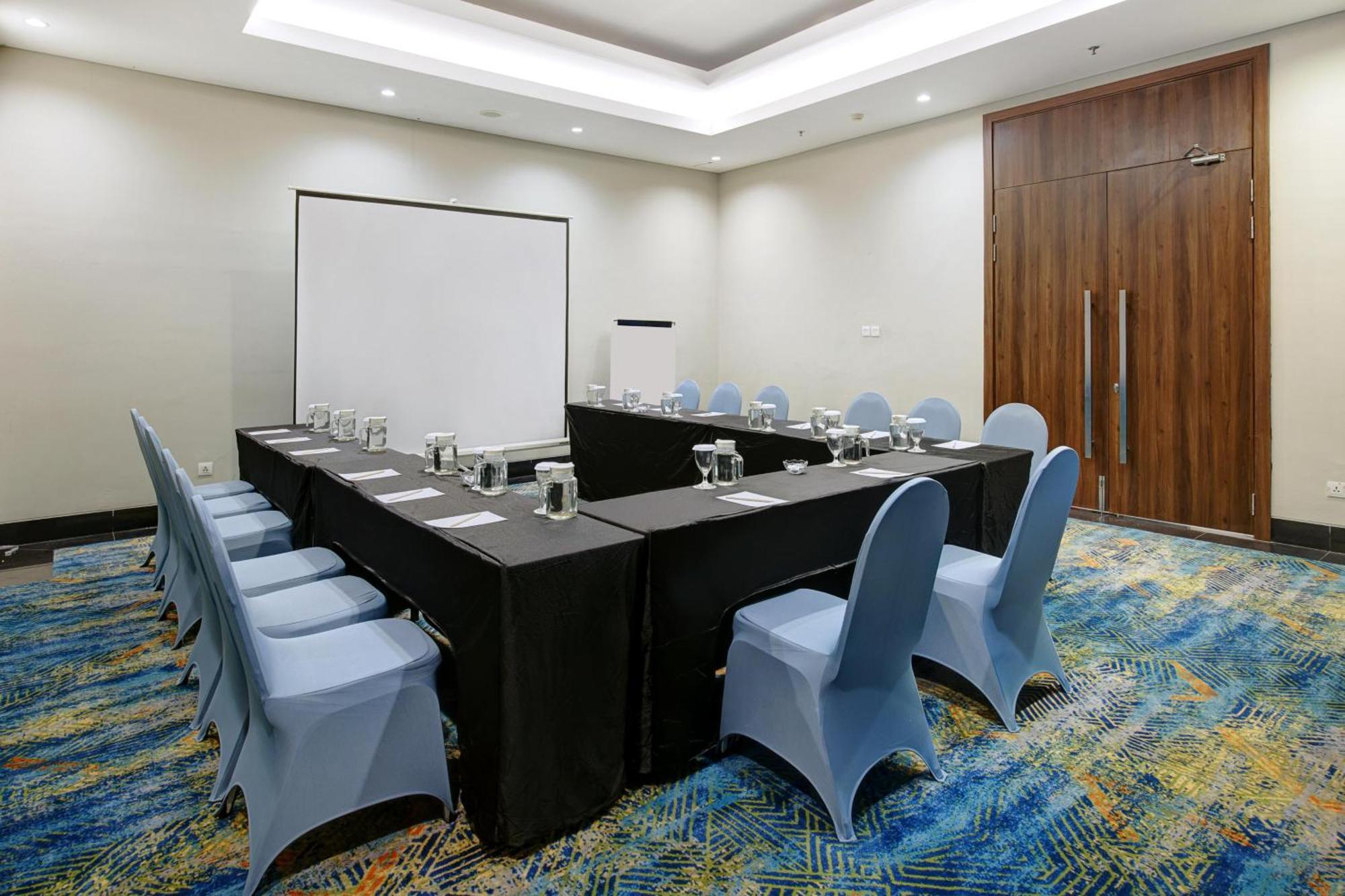 Aston Inn Pantai Losari Makassar Eksteriør bilde