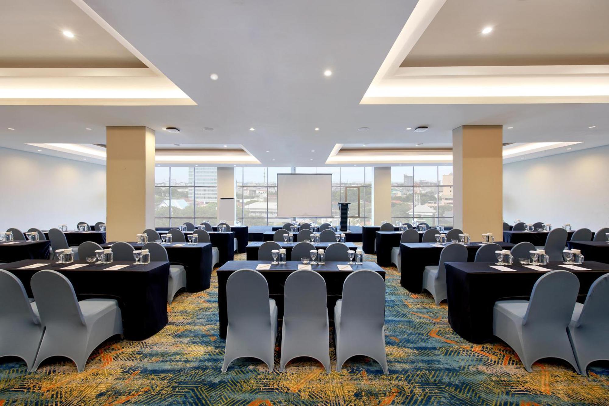 Aston Inn Pantai Losari Makassar Eksteriør bilde